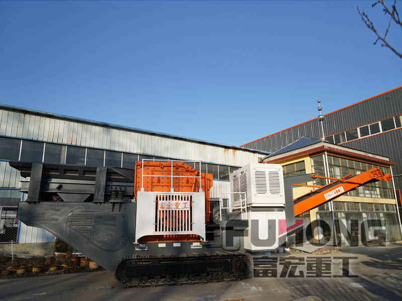 履帶式移動(dòng)破碎站運(yùn)輸轉(zhuǎn)場(chǎng)方便，不需要增加混凝土基礎(chǔ)